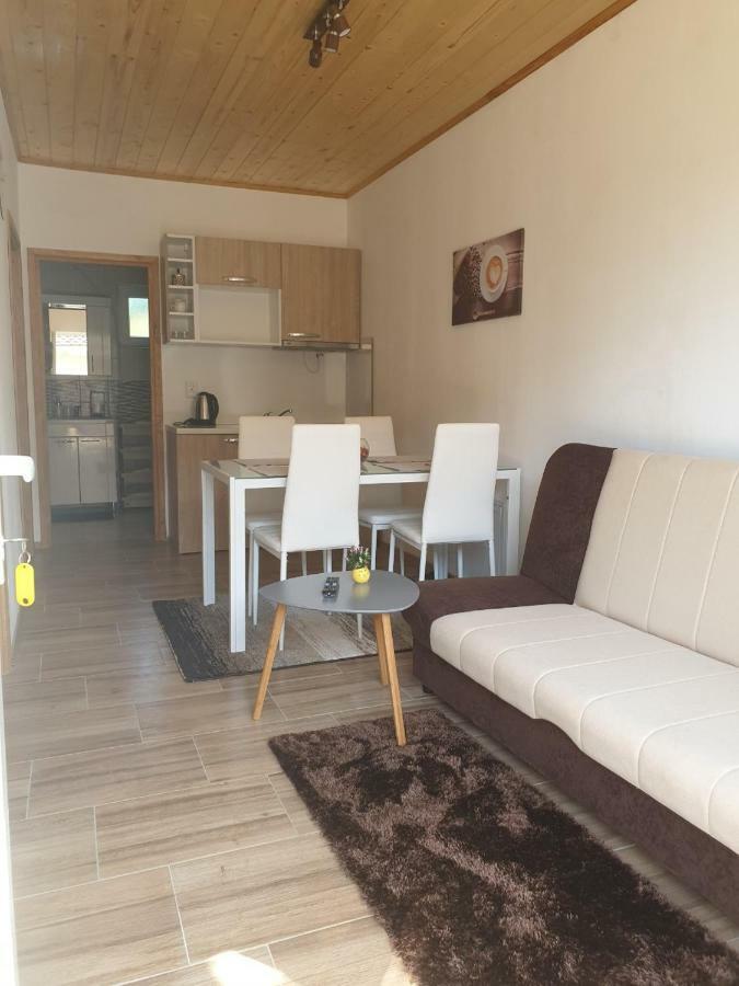 Apartments Laura Rakovica Exterior foto